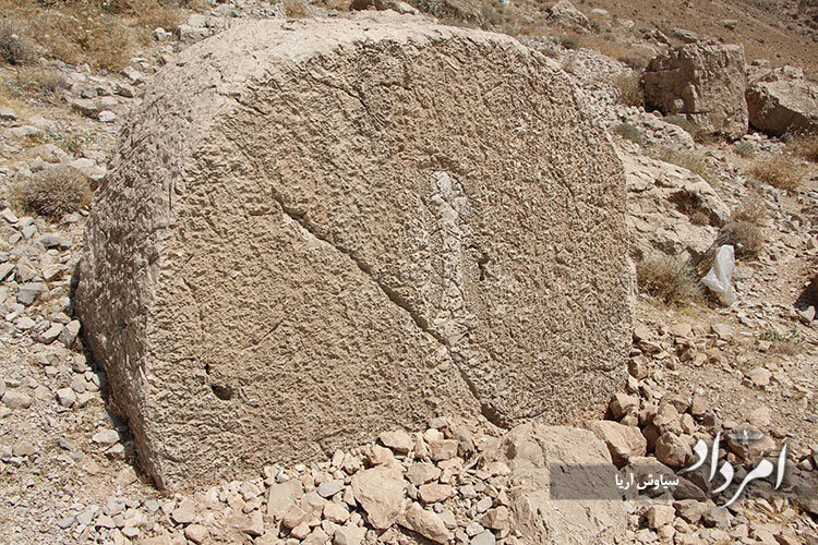 ایزدبانوی ایلامی مَرودشت، همچنان استوار است