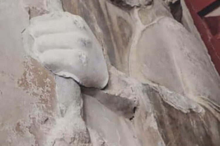 مرمت دست سرباز هخامنشی