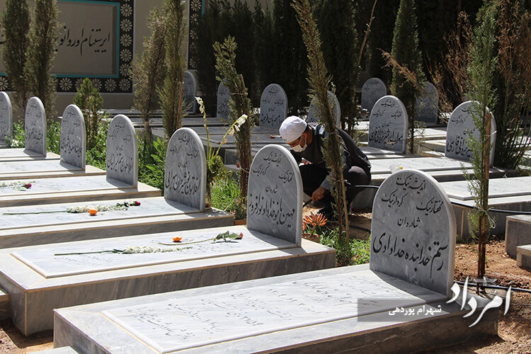 پاکسازی آرامگاه زرتشتیان شیراز