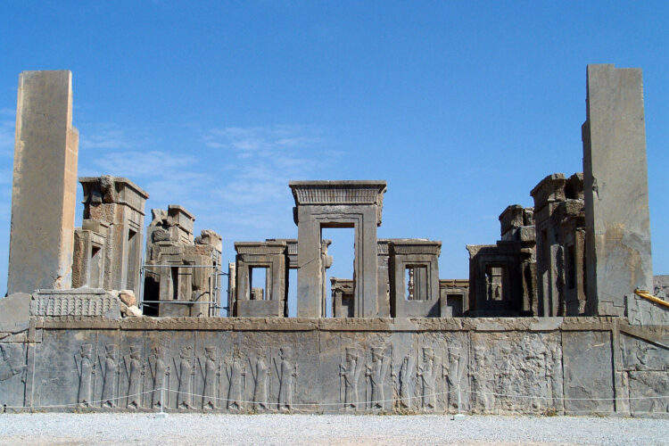 1200px-Tachar_Persepolis_Iran