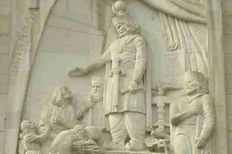 12392534845353328650