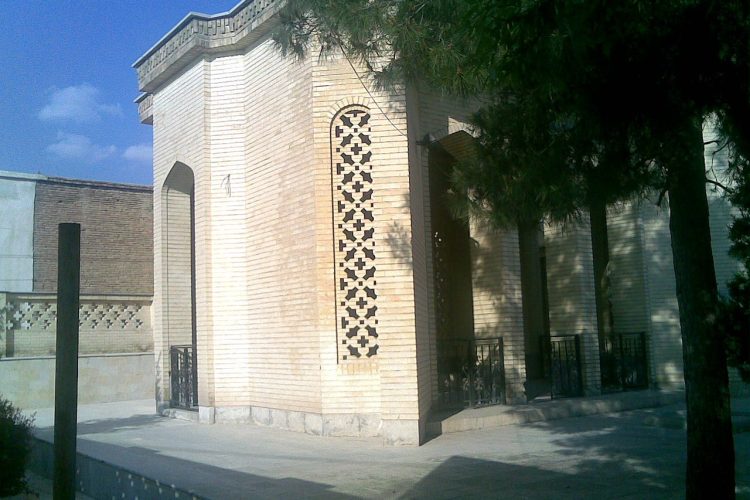 آرامگاه سیبویه در شیراز