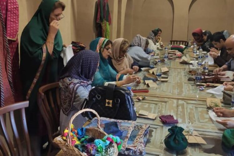 زرتشتی‌دوزی