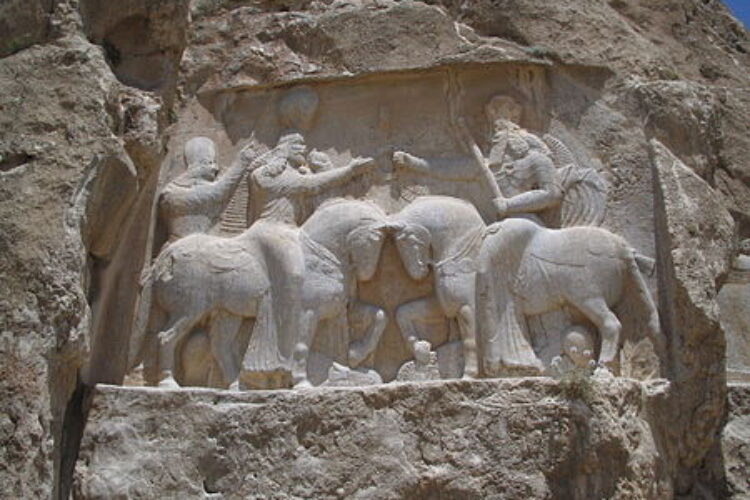 تاجگذاری اردشیر بابکان، در نقش رستم اهورامزدا حلقه‌ی شهریاری را به شاپور می‌دهد