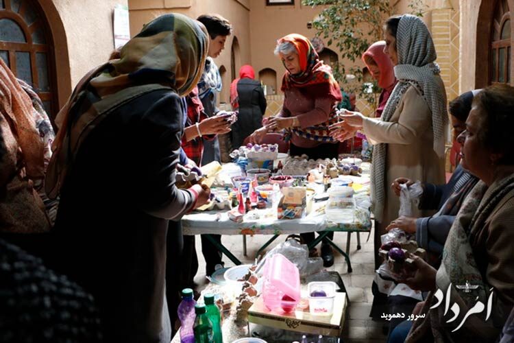 تخم‌مرغ‌های رنگی حال‌وهوای نوروز را به کسنویه آورد