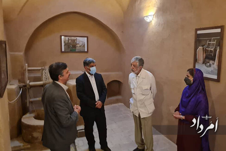 بازدید حداد عادل از موزه نسخ