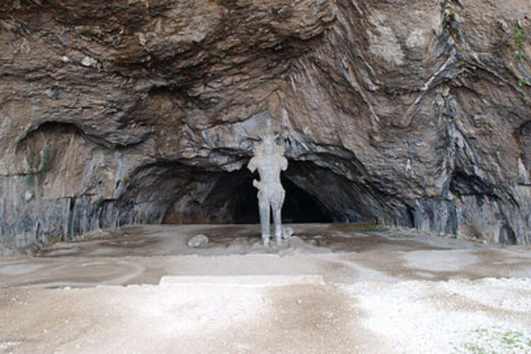 Shapour_statue