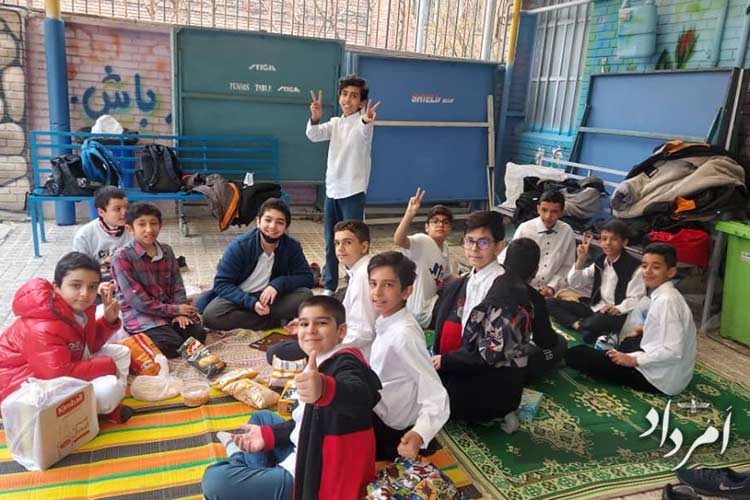 پیک‌نیک در دبستان جمشیدجم