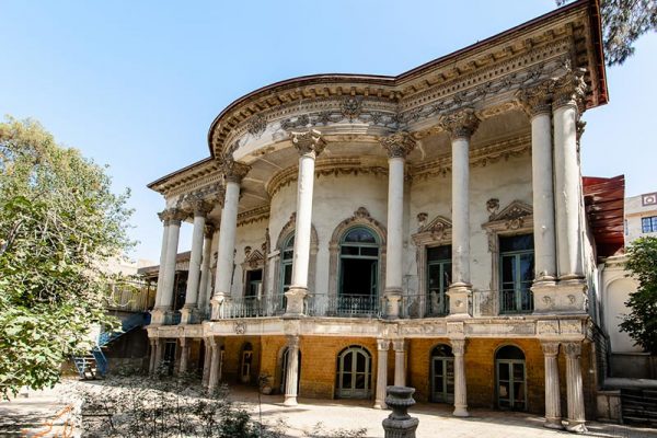 عمارت مستوفی الممالک متعلق به دوران قاجاریه است و قدمتی ۱۲۵ ساله دارد