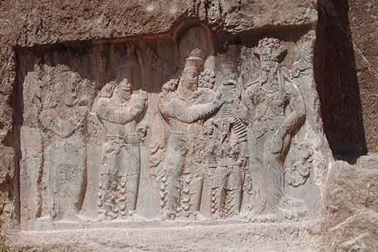 نقش‌برجسته نرسی در نقش رستم، شاهنشاه ایران و انیران
شاه بزرگ ارمنستان