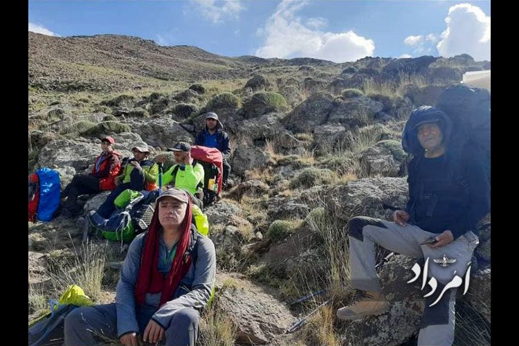 صعود کوه نوردان زرتشتی به قله دماوند