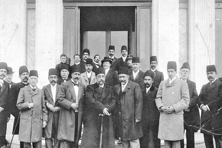 دانشجو قاجار