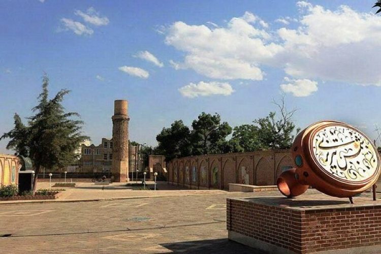 تنها منار باستانی باقی‌مانده از آرامگاه قدیمی شمس تبریزی در خوی